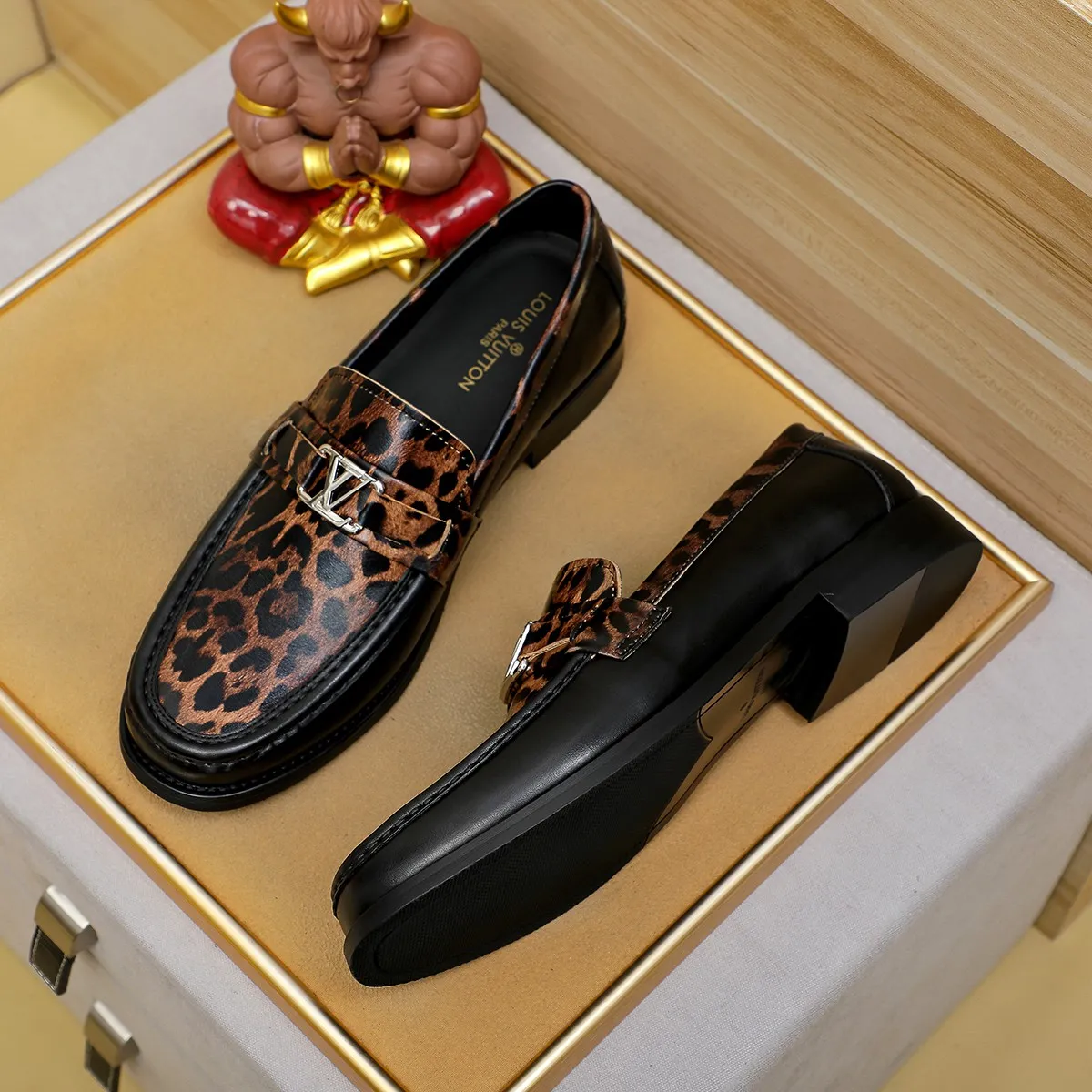 Men's shoes 💰 460 💰 Louis Vuitton LV ® 🆕 model 🔛Full shoe counter, first layer cowhide, 🐂leather lined casual shoes for men, super soft outsole, essential for driving. Counter synchronization, original first layer cowhide, completely 1:1 mold customization🌹top version, color optional! Number: 39-44 (customized at 38.45)